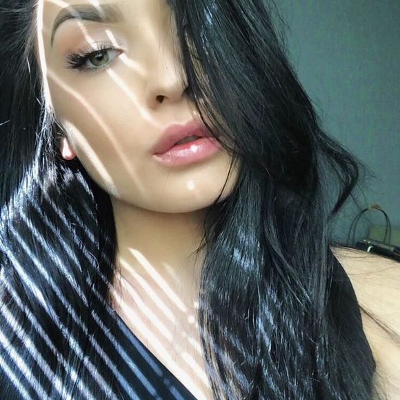 Meet your Posher, Stephanie - Picture 1 of 1